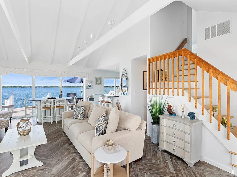 132 Point Rd — Photo 6