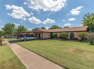 604 Rockledge Dr, Saginaw, TX 76179