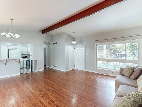 5th image of 2313 Lynnwood Dr