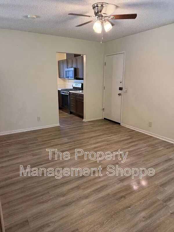 3 bed, 2.0 bath, 1465 sqft, $4,200 — Photo 3