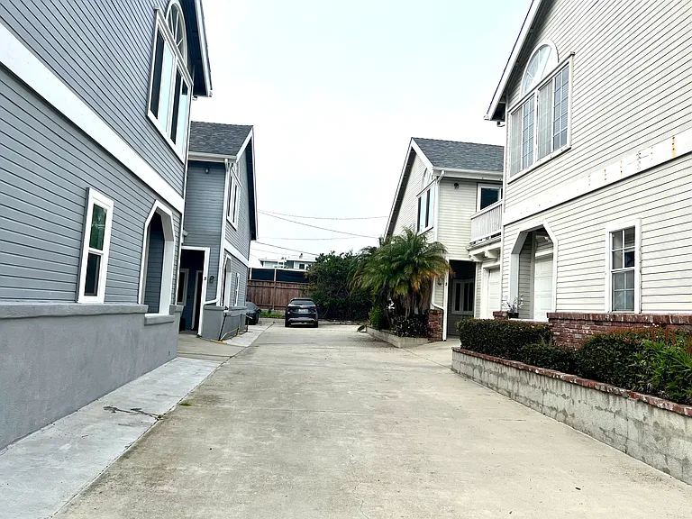 26221 Via California #B — Photo 27