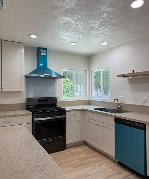 9245 Mills Ave — Photo 7