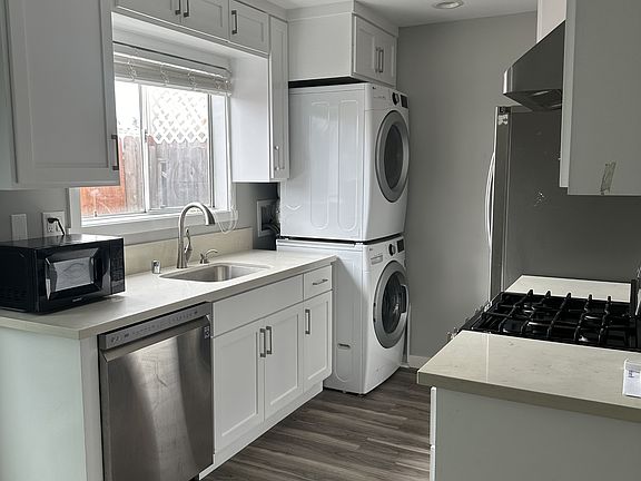 2nd image of 732 9th St APT C