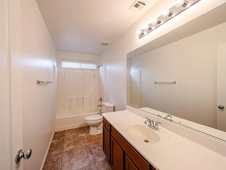 12039 W Leather Ln — Photo 20