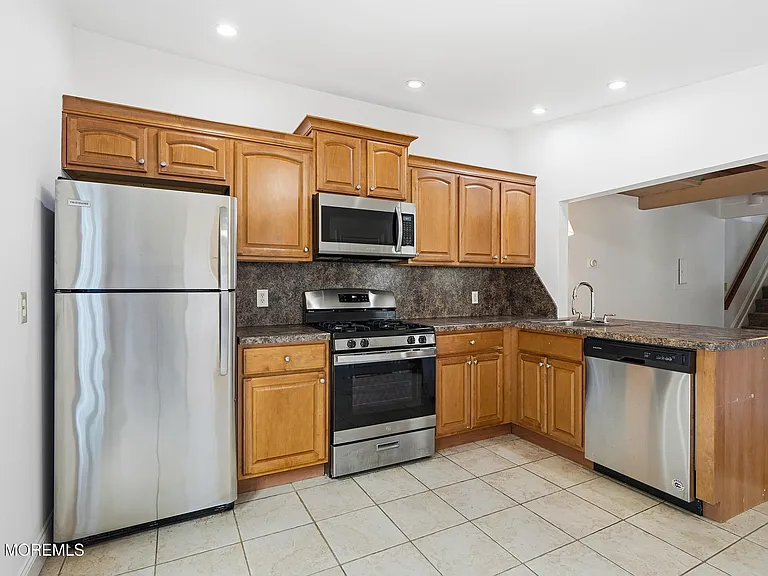 69 Linden Pl — Photo 16