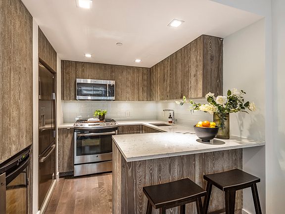4th image of 407 E 12th St APT 1RNW