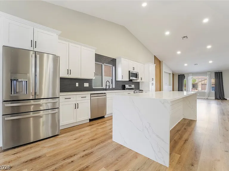 9171 W Viking Rd — Photo 17