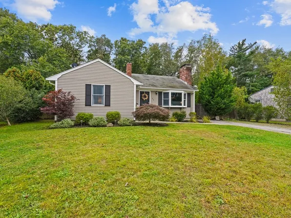 51 Briarwood Dr, New Bedford, MA 02745