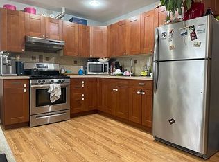 19-18 23rd Dr #3, Astoria, NY 11105