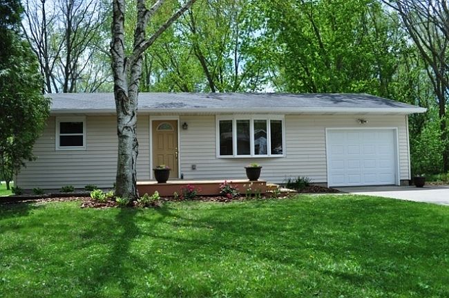 1st image of 4321 Clover Ct