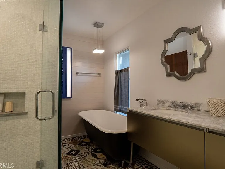 1304 E Carleton Ave — Photo 12