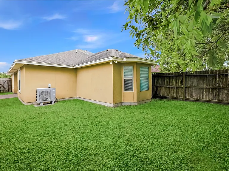 6633 Rhine Dr #B — Photo 29