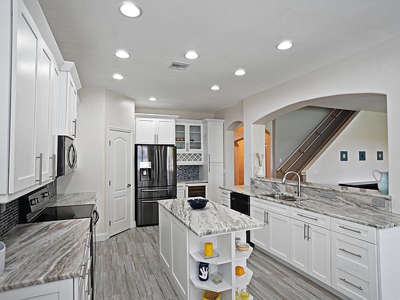 Kitchen w/New Granite
