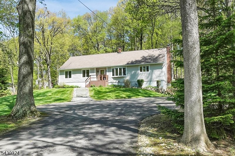 1st image of 90 Russling Rd