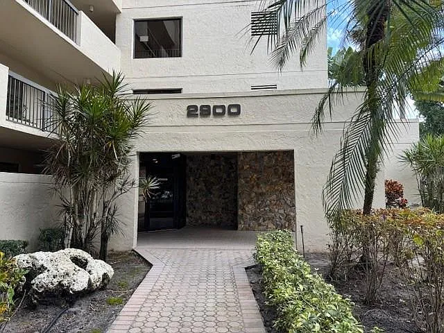 Building Photo - 2900 NW 42nd Ave #A104