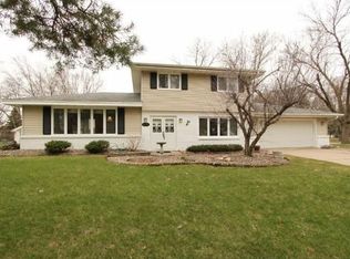 10133 Goodrich Cir, Bloomington, MN 55437