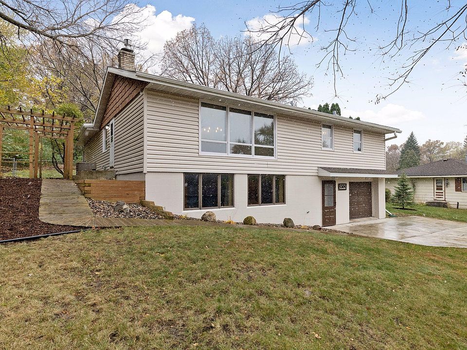 1st image of 1301 Hillside Ln