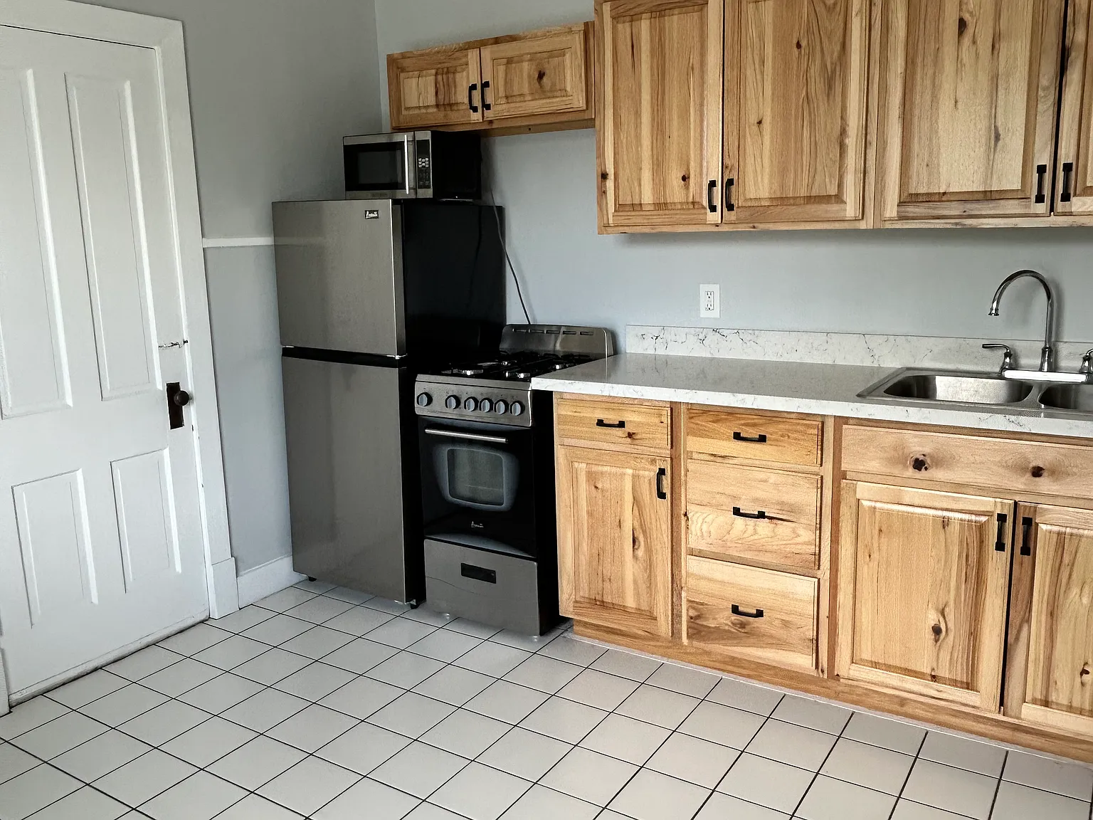 1 bed, 850 sqft, $1,550 — Photo 2