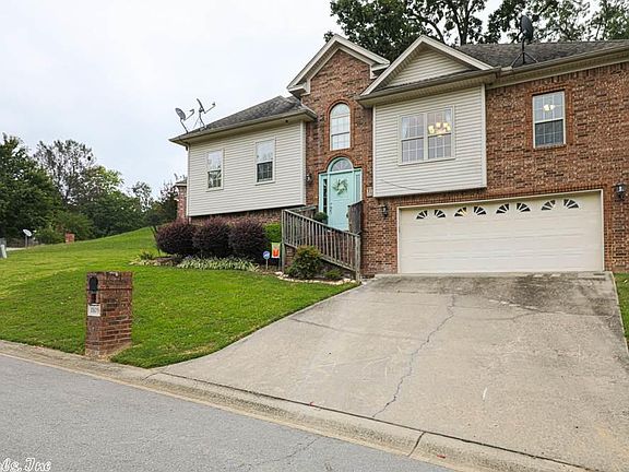 3rd image of 1105 English Oak Dr
