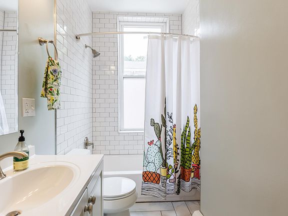 3rd image of 205 E Clifton Ave #2