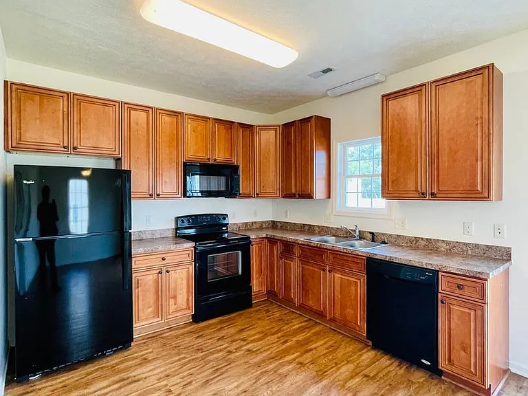 1023 Wellington Dr — Photo 4
