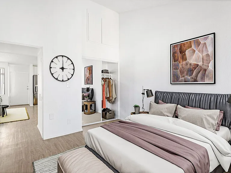 Vanowen Square Apartments — Photo 7