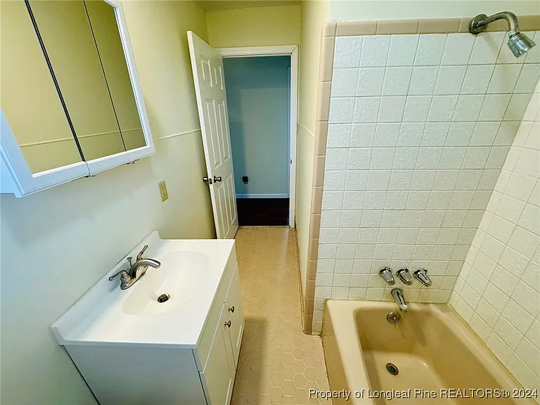 105 E Railroad St — Photo 18