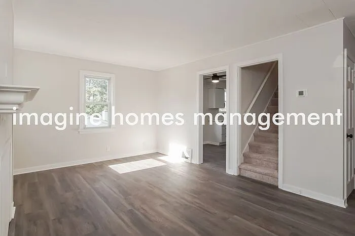 4 bed, 1.0 bath, 1376 sqft, $2,275 — Photo 3