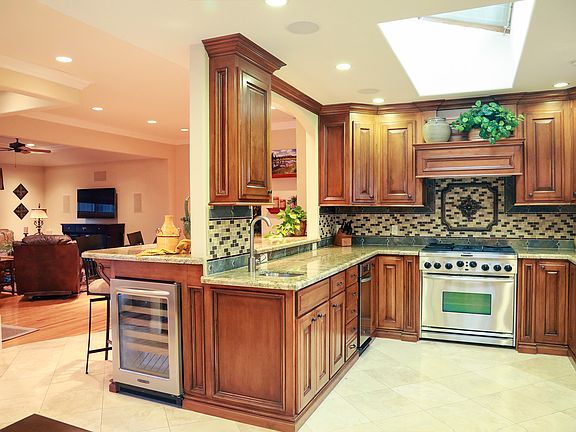 3rd image of 5127 E Vista Hermosa St