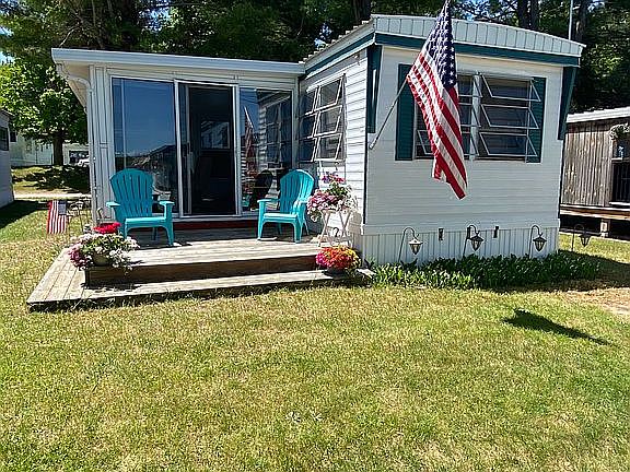 2nd image of 15301 Lakeshore Dr #23