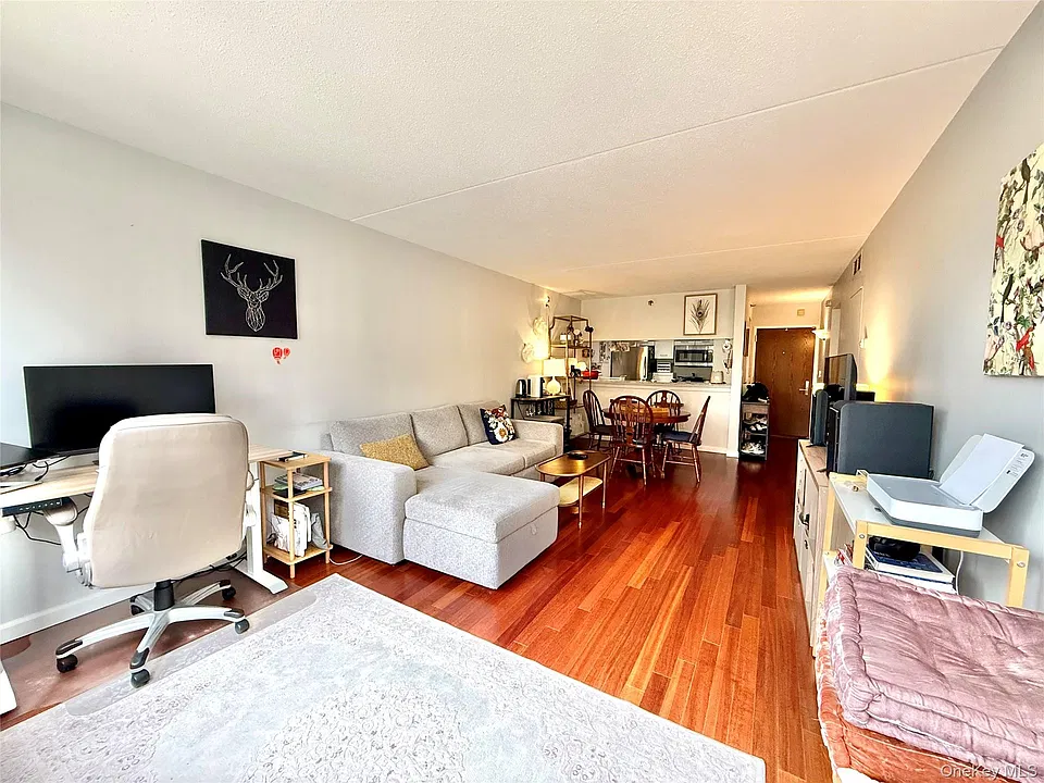 4 Martine Ave #203
