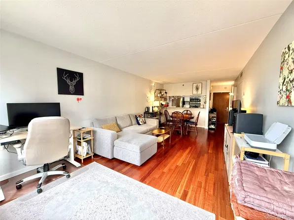 4 Martine Ave APT 203, White Plains, NY 10606