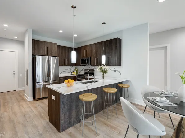 2813 W Belmont Ave #304, Chicago, IL 60618