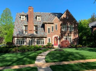 501 Overhill Dr, Saint Louis, MO 63130