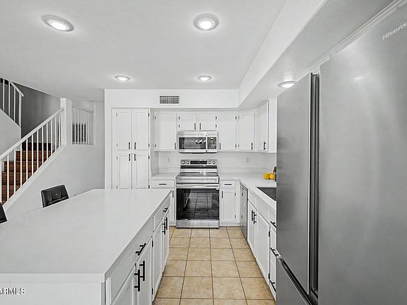 5th image of 1053 W MYRNA Lane