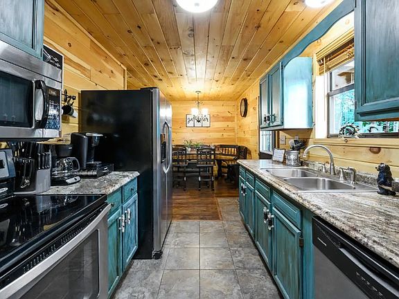 4th image of 1717 Parkway View Ct