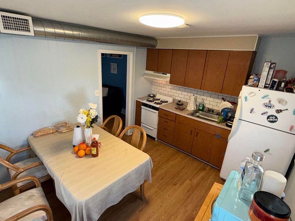2nd image of 216 E 5th Ave #2