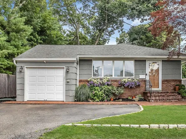 5 Croton Court, Melville, NY 11747