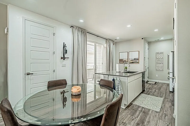 3 bed, 2.5 bath, 1540 sqft, $2,495 — Photo 4