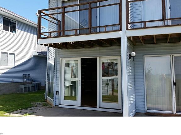 "Back Door" Step out of this back sliding door onto the patio or the common area. Check out the balc