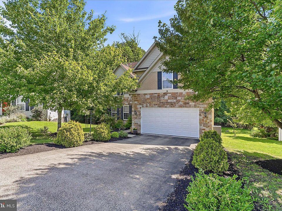 1st image of 305 Carolee Cir