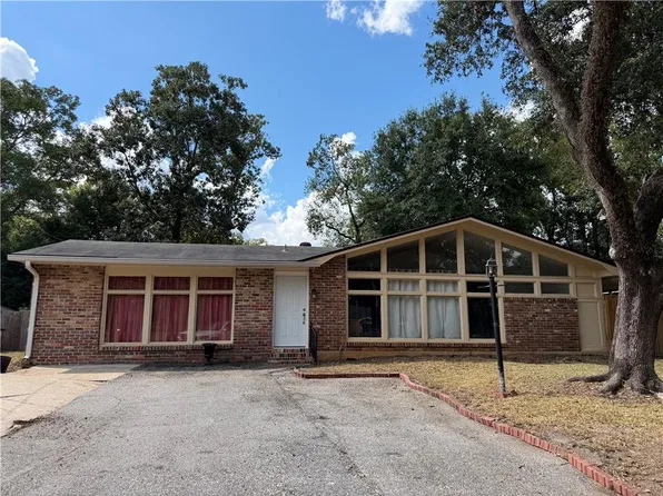 504 Heritage Ct, Mobile, AL 36609