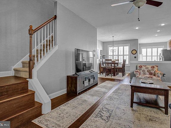 3rd image of 1201 Chatham Dr