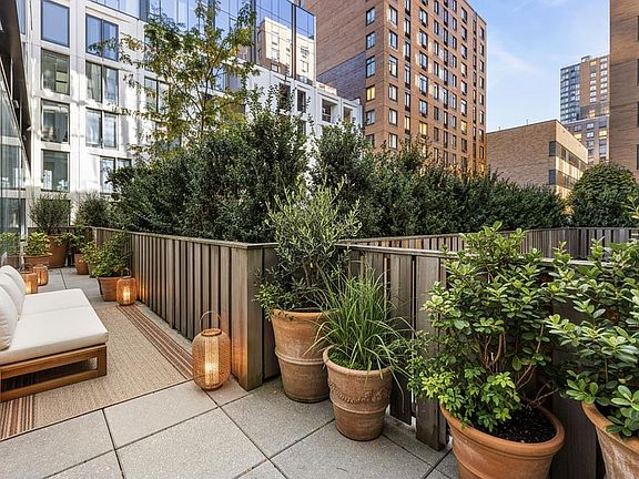 3rd image of 500 W 45th St #210
