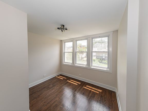 5th image of 3233 W Berteau Ave