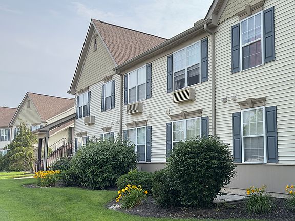 2nd image of 139 Roosevelt Blvd