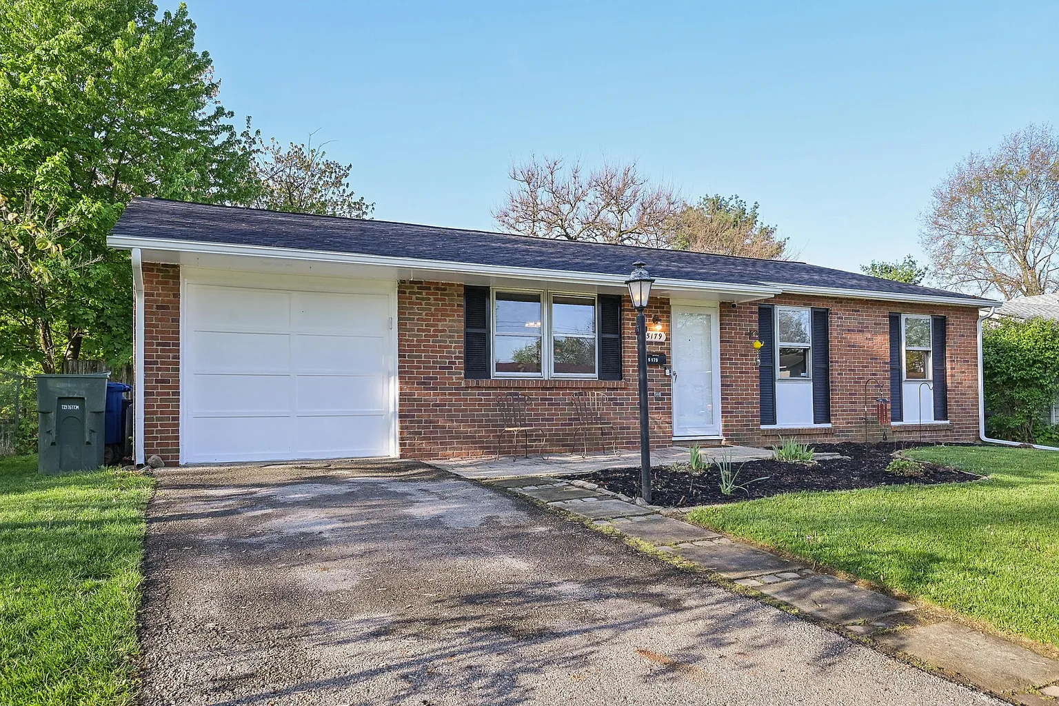 5179 Lindora Dr photo 1