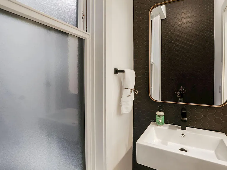 2566 University Pl NW #202 — Photo 4