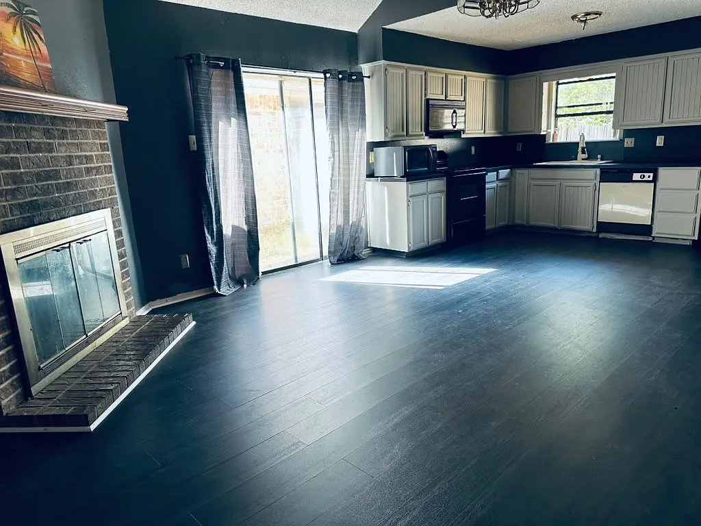 4 bed, 1445 sqft, $1,995 — Photo 3