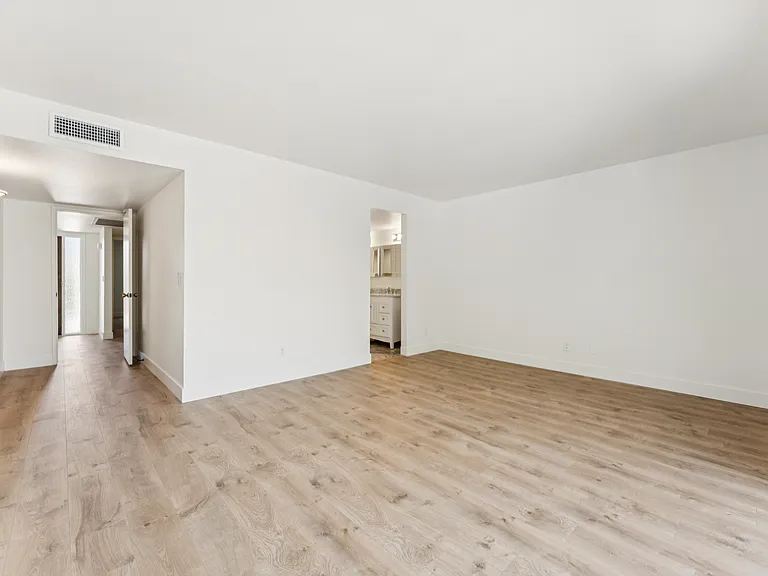 7736 E Buena Terra Way — Photo 9